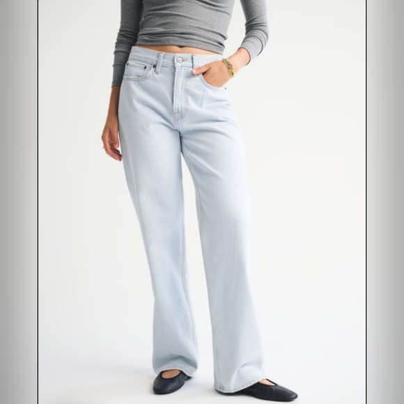 NWT Abercrombie & Fitch The Slouchy Jeans Mid Rise size 31 Regular Light Blue - Picture 3 of 16